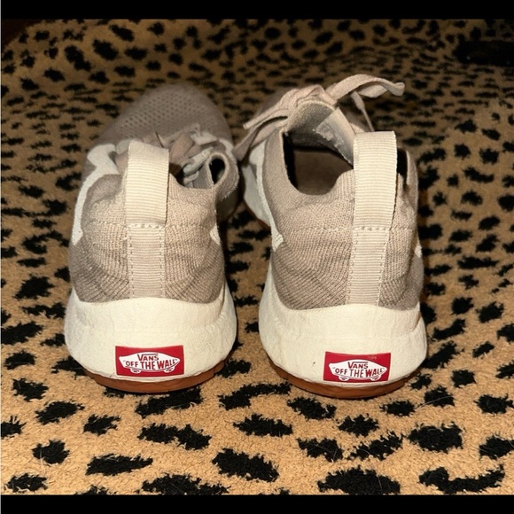 Vans - Picture 4 of 7